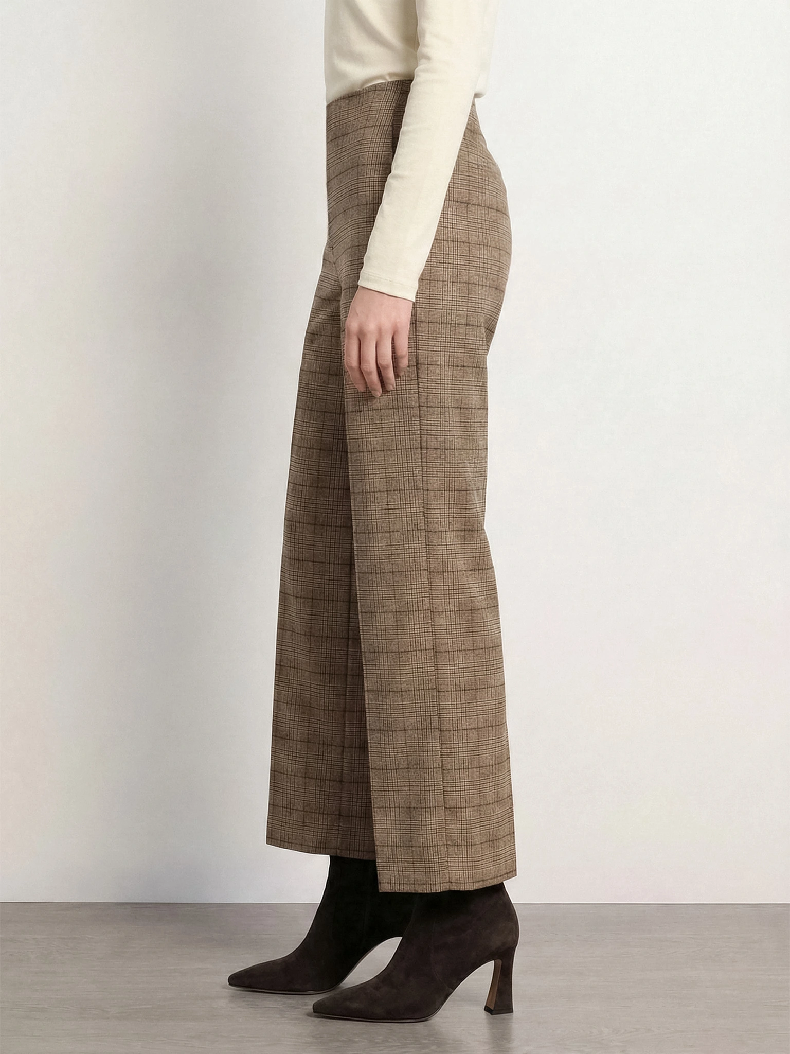 Брюки песочного цвета в клетку